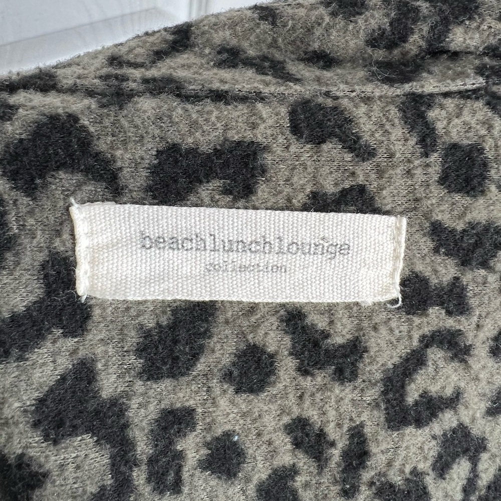Beach Lunch Lounge Women’s Medium Gray Animal Print Shirt Jacket Shacket M - Picture 6 of 12